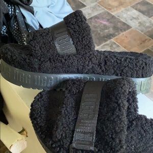UGG SLIPPERS